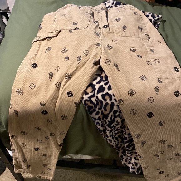Patterned pants - Picture 2 of 3